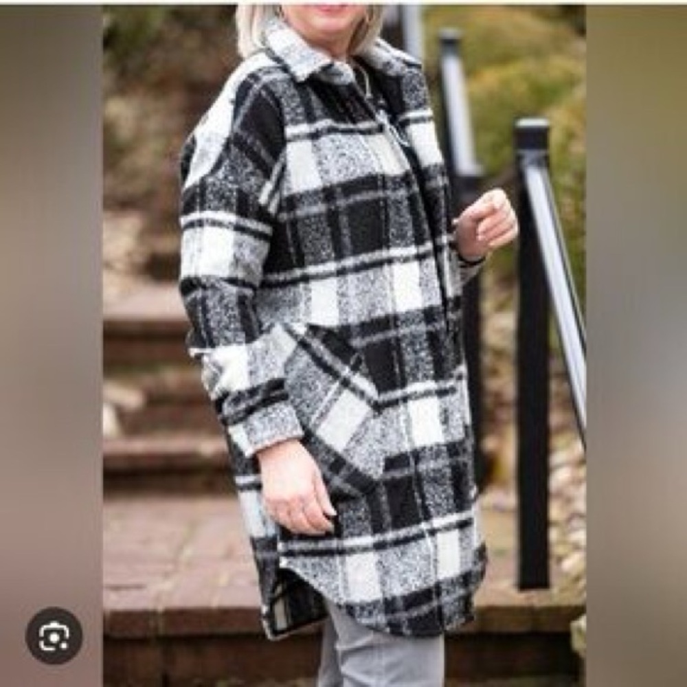 Evereve Plaid shacket/coat